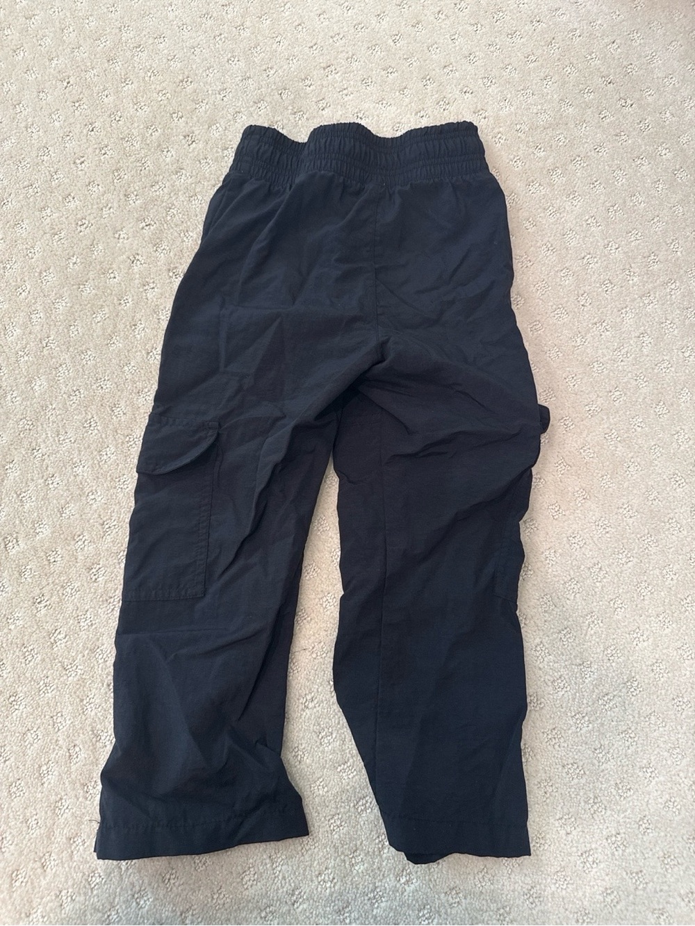 Old Navy Girls Navy High-Rise Quick-Dry Cargo Pants Size 6/7 Small - Picture 3 of 3